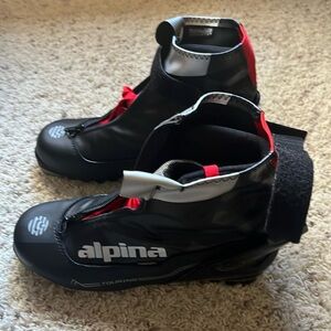 Alpina Women’s Touring Alpitex T20 Plus Ski Boots Size 6 1/2-7. New Condition
